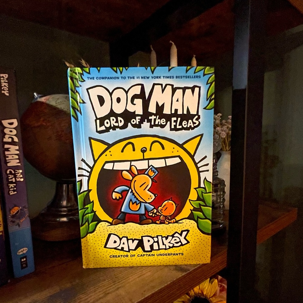 GRAPHIC NOVEL - Dog Man, Lord of the Fleas - Dav Pilkey